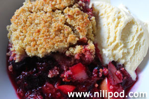 Picture of fruit crumble with ice cream